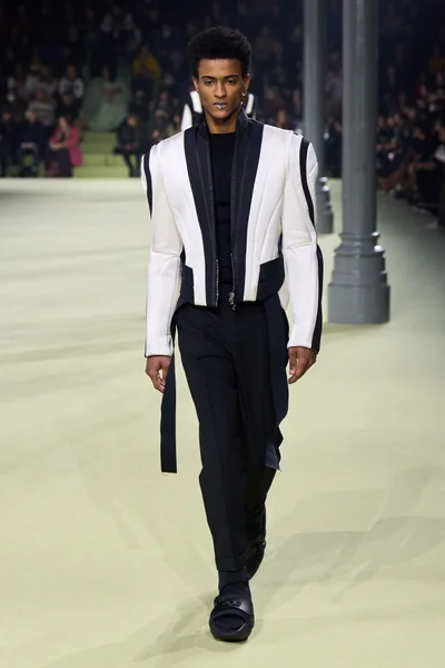 Look 60